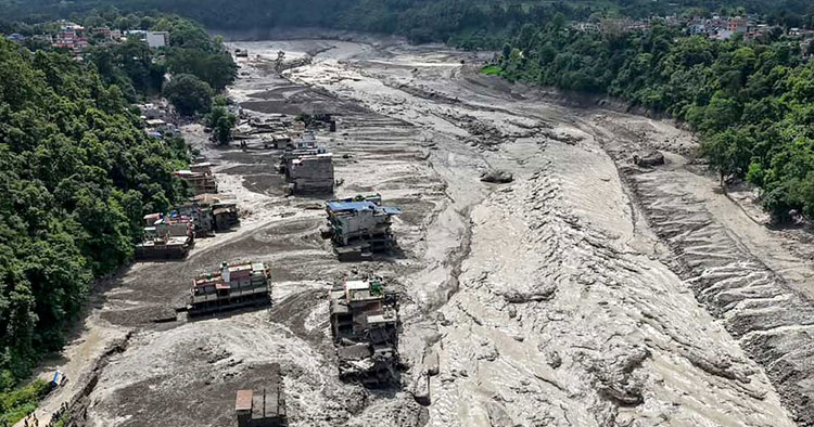 নেপালে পাহাড়ি ঢলে নিহত বেড়ে ৫৫, শতাধিক ভারতীয়সহ নিখোঁজ ৪০০