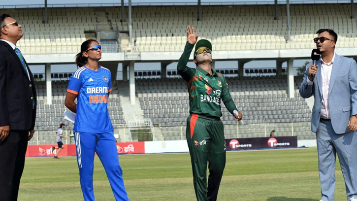 ভারতের বিপক্ষে টস হারের পর ব্যাটিংয়ে বাংলাদেশ নারী দল