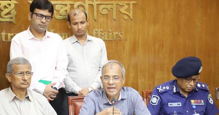 দুর্গাপূজা চলাকালীন গুজব ও উসকানির বিরুদ্ধে কঠোর ব্যবস্থা নেওয়া হবে: স্বরাষ্ট্র উপদেষ্টা
