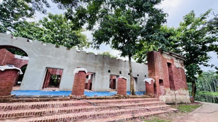 ইতিহাস ও ঐতিহ্যের নিদর্শন লক্ষ্মীপুরের দালাল বাজার জমিদার বাড়ি