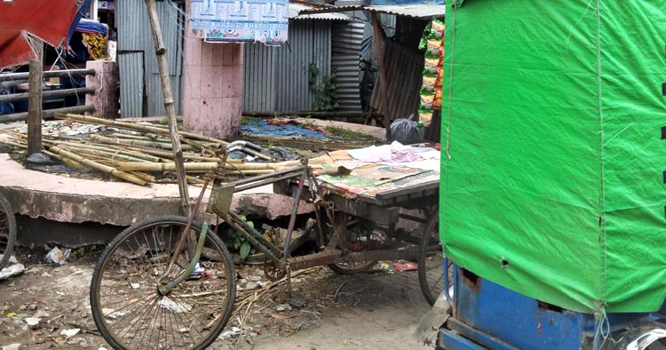 অবহেলা-অযত্নে অস্তিত্ব হারাচ্ছে লক্ষ্মীপুরের এডভোকেট নুরুল ইসলাম চত্বর