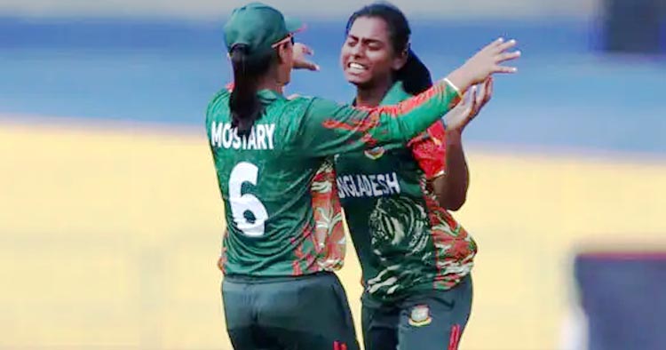 নারী ওয়ানডে বিশ্বকাপ: প্রথম ওভারেই পাকিস্তানের জোড়া উইকেট