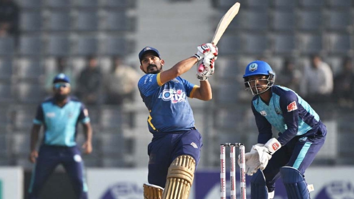 নাসিরের ঝোড়ো ইনিংস: ২১ বলে ৯০ রান 