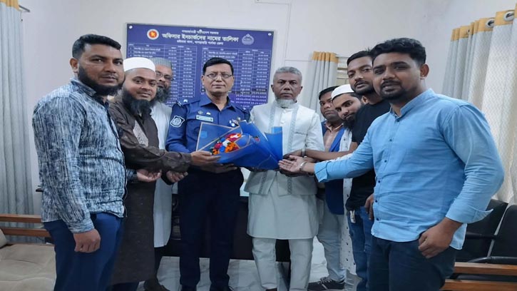 নবাগত ওসি'র সাথে প্রেস ক্লাবের সদস্যদের সৌজন্য সাক্ষাৎ