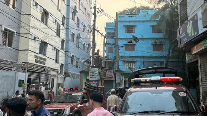 মৌলভীপাড়ায় বহুতল ভবনে অগ্নিকাণ্ডে বৃদ্ধ নিহত