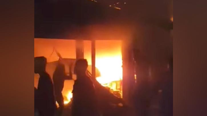 চন্দ্রগঞ্জে ভয়াবহ আগুনে পুড়ল অন্তত ২০ দোকান