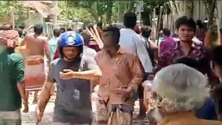 ফেসবুকের দ্বন্দ্বে ঘন্টাব্যাপী সংঘর্ষে আহত অর্ধ শতাধিক  