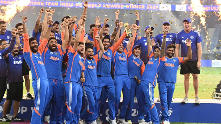 রোমাঞ্চকর ম্যাচে পাকিস্তানকে পরাজিত করে চ্যাম্পিয়ন ভারত