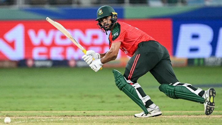 শেষ ওভারের নাটকীয়তায় ৪ উইকেটে রোমাঞ্চকর জয় পেল বাংলাদেশ