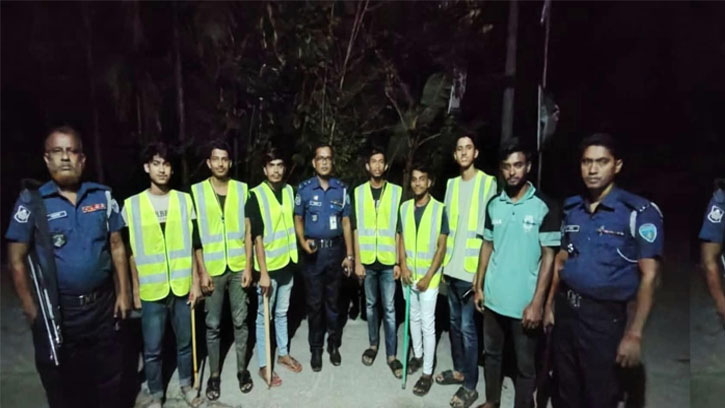 রামগঞ্জে রাতের পাহারায় সেচ্ছাসেবী ও পুলিশের যৌথ অংশগ্রহণ