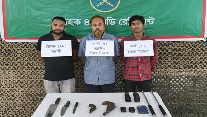 বোয়ালখালীতে অস্ত্র-মাদকসহ তিন সন্ত্রাসী আটক 
