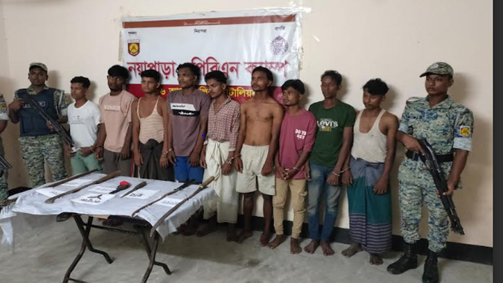 টেকনাফে পুলিশের উপর হামলা: অস্ত্রসহ ১১ রোহিঙ্গা আটক