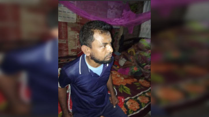 মান্দায় আপত্তিকর অবস্থায় পরকীয়া প্রেমিক আটক, স্বামী চট্টগ্রামে