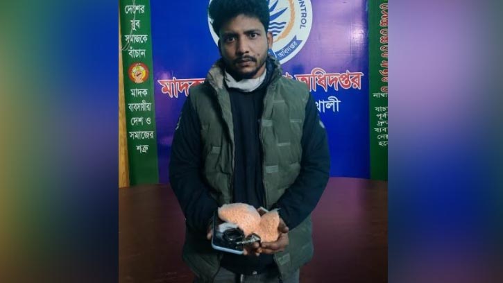 নোয়াখালীতে মোটরসাইকেল আটক করে মিলল ৪ হাজার পিস ইয়াবা