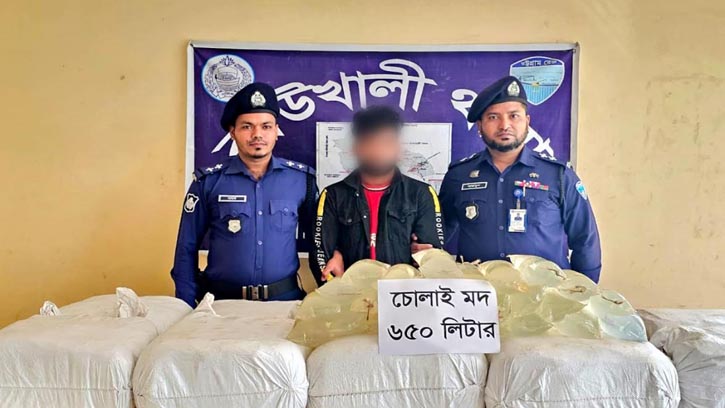 সাড়ে ৩ লাখ টাকার চোলাই মদ, পিকআপসহ আটক ১