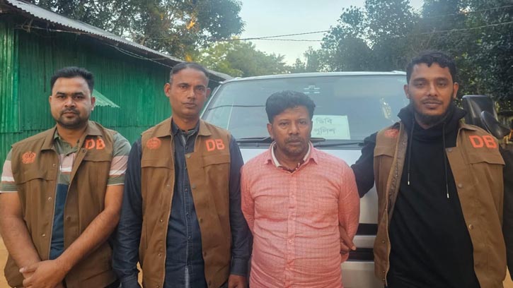 চন্দ্রগঞ্জের অস্ত্র কারখানার মালিক নুর উদ্দিন গ্রেফতার