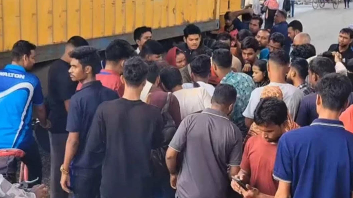 চট্টগ্রামে বাস চাপায় অজ্ঞাত নারীর মৃত্যু