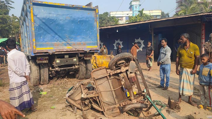 লক্ষ্মীপুরে ড্রাম ট্রাকের চাপায় স্কুলছাত্রী নিহত