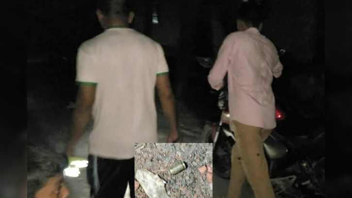 অবৈধ বালুর লড়াইয়ে রামগঞ্জে সংঘর্ষ ও গণধোলাই