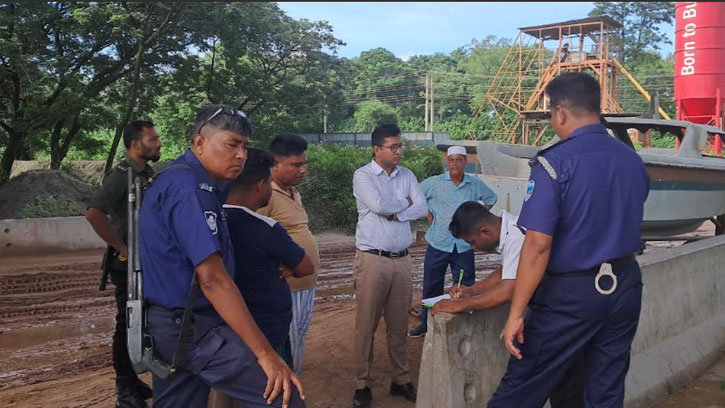ব্রাহ্মণবাড়িয়ায় অবৈধ বালি উত্তোলনের দায়ে দু'জনকে এক বছরের কারাদন্ড