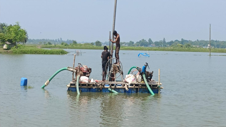 শ্যামনগরে অবৈধভাবে বালু উত্তোলন: জীববৈচিত্র হুমকির মুখে 