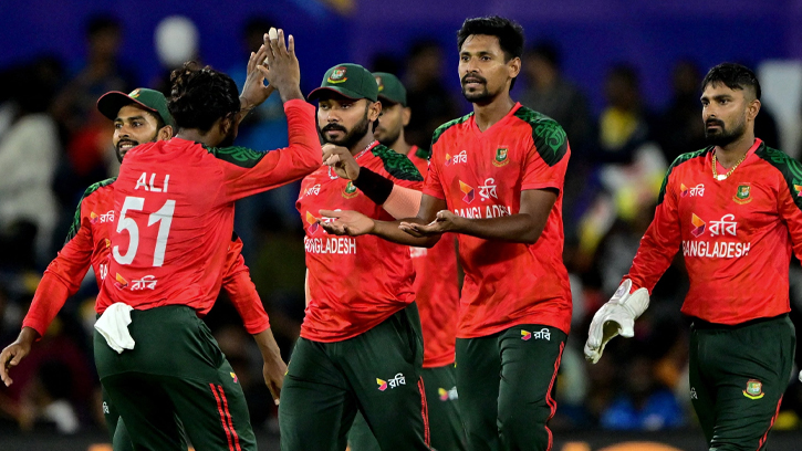 গুরুত্বপূর্ণ বৈঠকে বিশ্বকাপ খেলার সিদ্ধান্ত জানালেন ক্রিকেটাররা