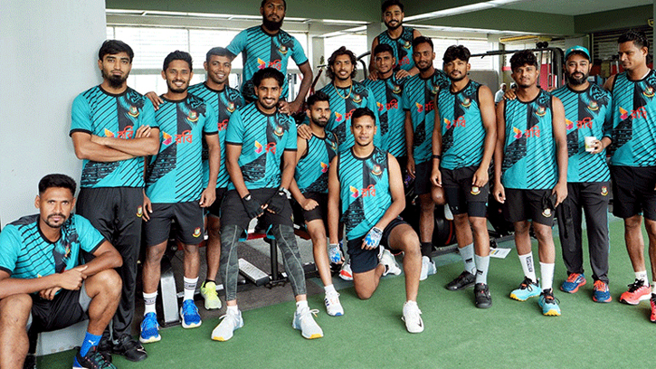 বাংলাদেশের ক্রিকেট দলের প্রথম বহর এশিয়া কাপ খেলতে দুবাইতে পৌঁছাল