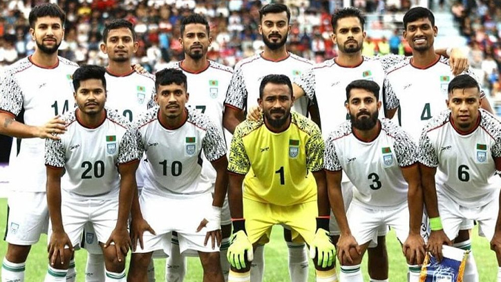 জাতীয় ফুটবল দলকে দেশে ফেরাতে সব ব্যবস্থা নিচ্ছে সরকার