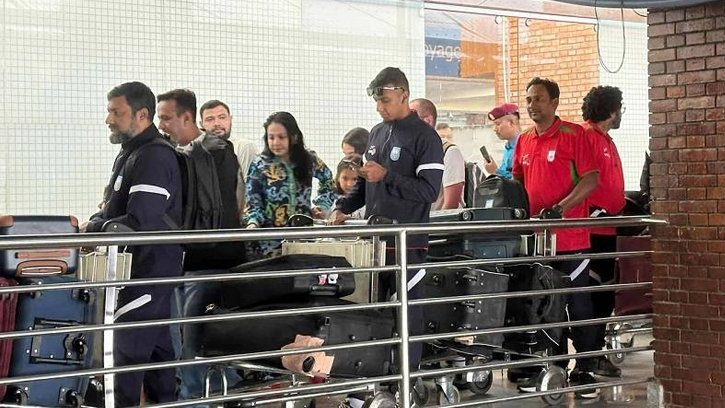 দুই দিন অবরুদ্ধ থাকার পর দেশে ফিরছেন জামালরা