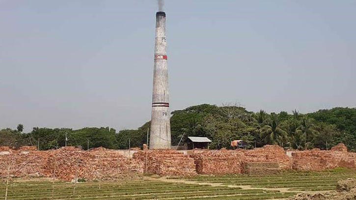 হাইকোর্টের নির্দেশেও থামেনি শার্শার ২০ অবৈধ ইটভাটা