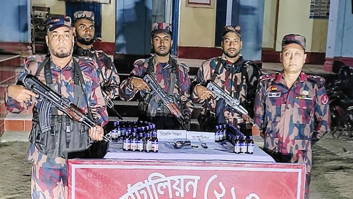 শার্শা সীমান্তে পিস্তল, ম্যাগাজিন ও গুলি উদ্ধার