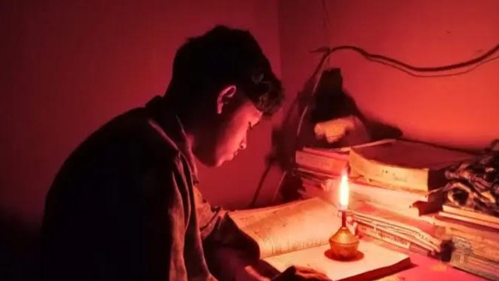 কমলগঞ্জে টানা ৪ দিন বিদ্যুৎহীন, অন্ধকারে এসএসসি পরীক্ষা