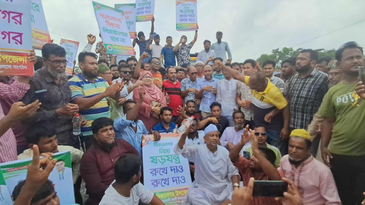 আসন পূর্ণবিন্যাসের প্রতিবাদে বিজয়নগরে উত্তাল জনতা