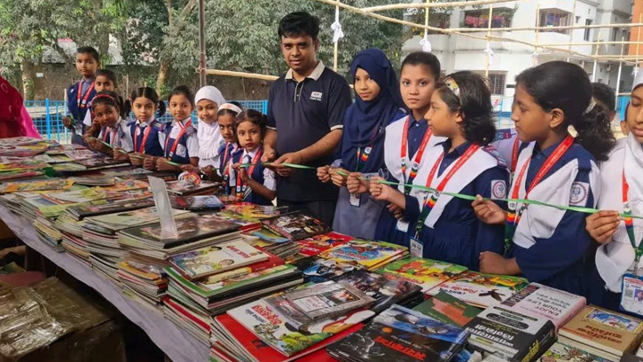 সুলতান উদ্দিন মেমোরিয়াল একাডেমিতে তিন দিনব্যাপী বইমেলার উদ্বোধন