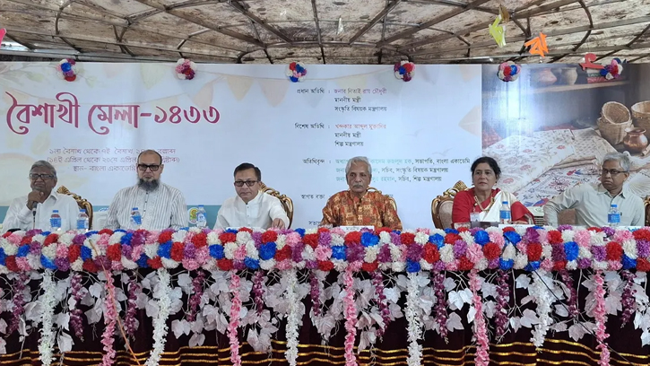 বাংলা একাডেমি প্রাঙ্গণে জমজমাট বৈশাখী মেলা শুরু