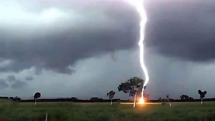 নেত্রকোনায় বজ্রপাতে প্রাণ গেল ৩ জনের