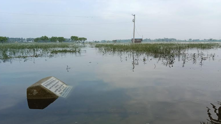 টানা বৃষ্টিতে ‘ভবদহ’ রূপে সাতক্ষীরা