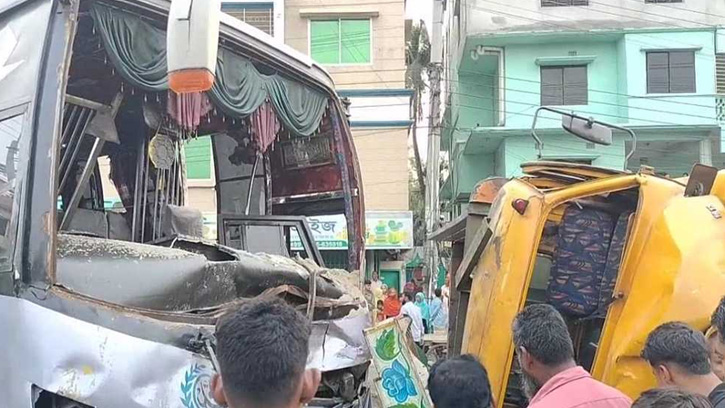 টাঙ্গাইলে বাস-ট্রাক মুখোমুখি সংঘর্ষ: চালক -হেলপার নিহত