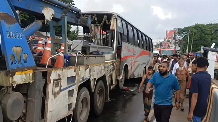 ঢাকা-খুলনা মহাসড়কে দুই বাসের সংঘর্ষে ৩ নিহত, ১৫ আহত