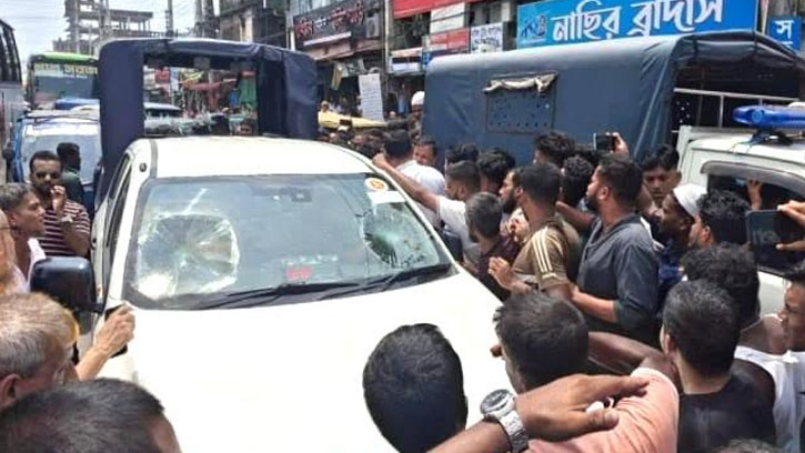 নোয়াখালীতে ভ্রাম্যমাণ আদালতের অভিযানে হামলা, ম্যাজিস্ট্রেটের গাড়ি ভাঙচুর