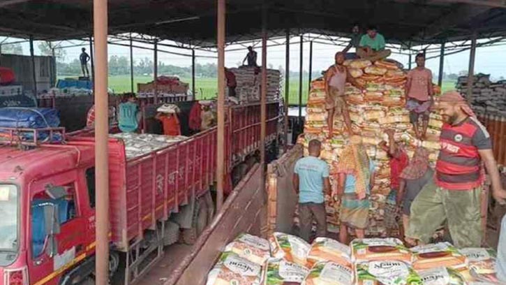 হিলিতে আমদানি বন্ধের অজুহাতে বেড়েছে চালের দাম
