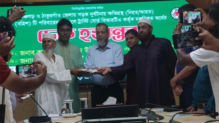 অবৈধ কোন যানবাহন মহাসড়কে চলতে পারবেনা