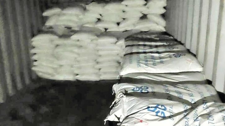 মিথ্যা ঘোষণায় আসা ৬০ হাজার কেজি নিষিদ্ধ ঘন চিনি জব্দ