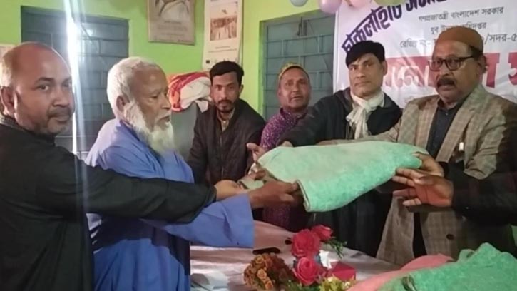 পঞ্চগড়ে খালেদা জিয়ার রূহের মাগফিরাত কামনায় দোয়া ও শীতবস্ত্র বিতরণ