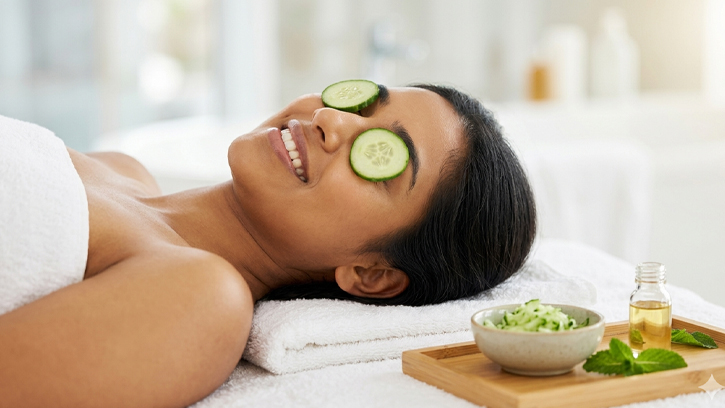 চোখের নিচের কালি দূর করুন ঘরোয়া পদ্ধতিতে