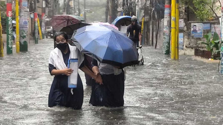 চট্টগ্রামের জলাবদ্ধতায় থমকে গেছে মানুষের স্বপ্ন