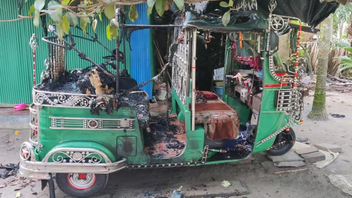 বোনের বিয়ের প্রস্তাবে রাজি না হওয়ায় ভাইয়ের সিএনজিতে আগুন