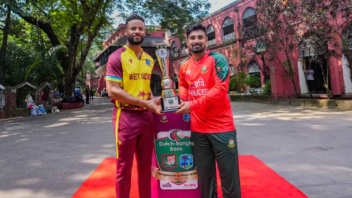 চট্টগ্রামের সিআরবিতে উন্মোচন হলো বাংলাদেশ-ওয়েস্ট ইন্ডিজ ট্রফি