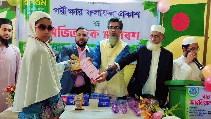 শিক্ষার্থীদের জন্য শুভ সংবাদ: বার্ষিক পরীক্ষার ফল প্রকাশিত মাদ্রাসায়