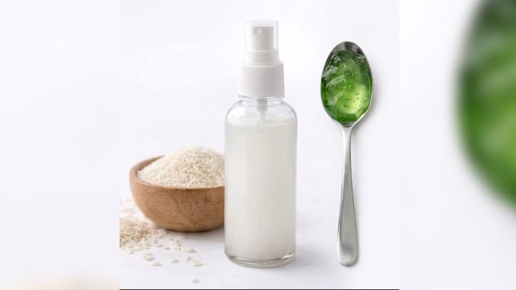 ঘরোয়া রাইস ওয়াটার মিস্টেই মিলবে গ্লাস স্কিন